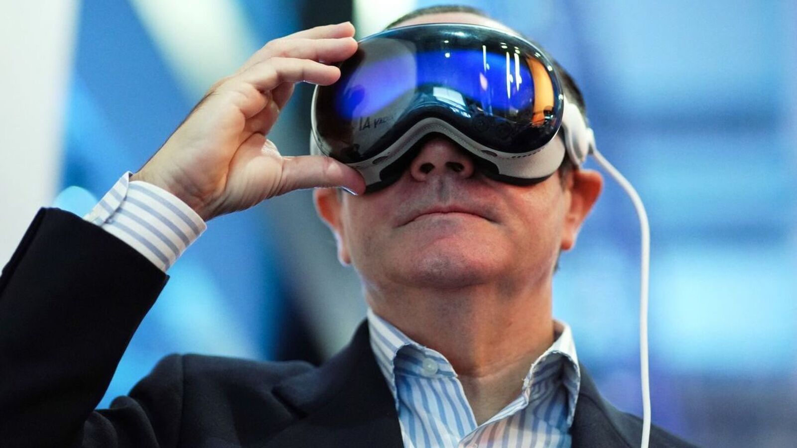 Apple fixes Vision Pro bug allowing websites to flood user's space with virtual objects