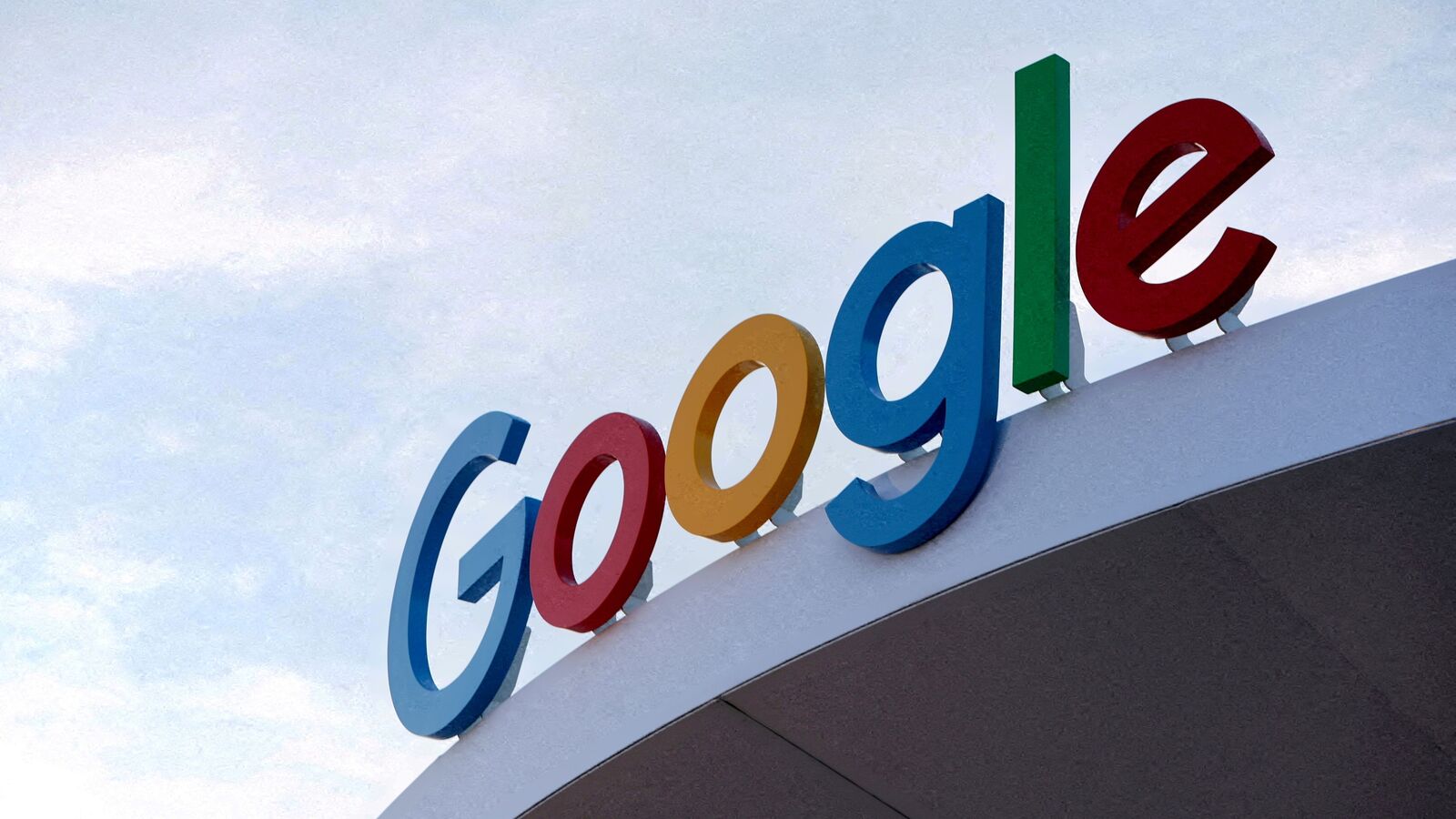 Google tests Auto Dark Mode for iOS App: What all to expect