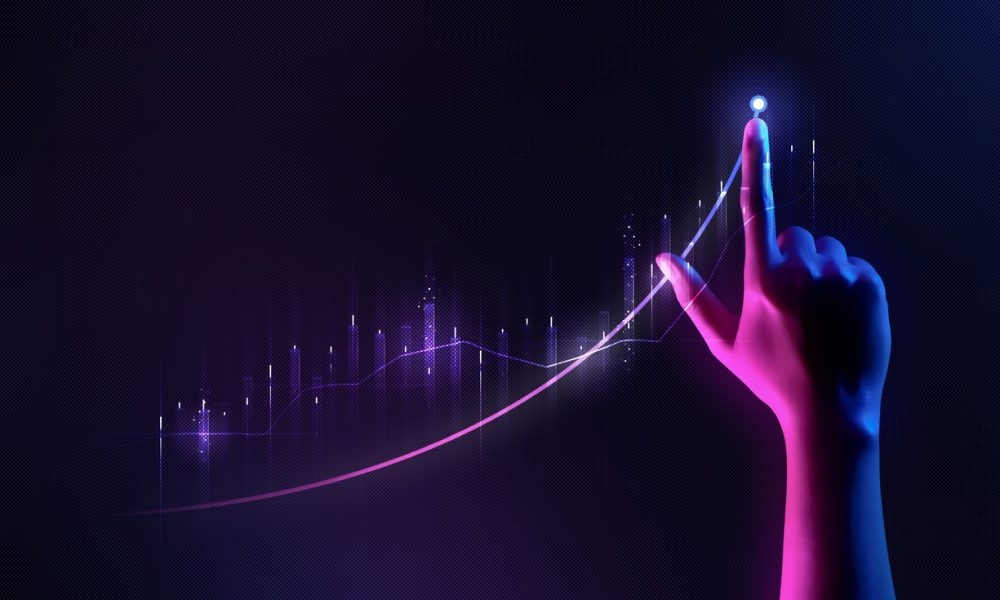 Top Analyst Highlights 4 Altcoins To Buy