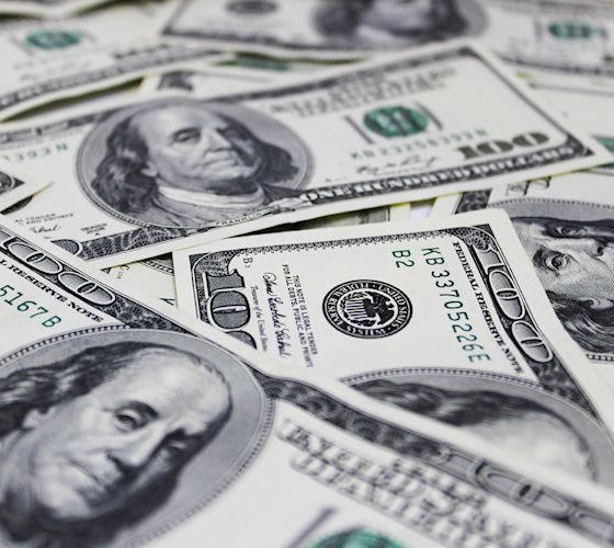 US Dollar holds despite sluggish Retail Sales
