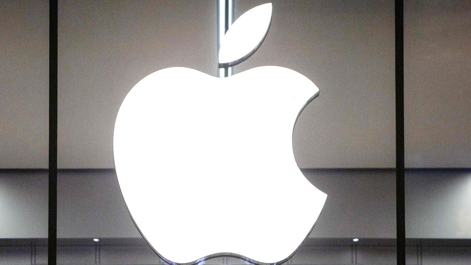 Apple's fall launch to feature 'Apple Intelligence' with enhanced ‌Siri‌, promising advanced AI integration: Mark Gurman