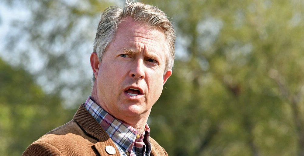 Marshall Becomes First US Senator to Walk from Controversial Crypto Bill He Co-Sponsored