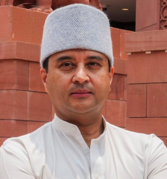 Vi, Airtel raise AGR issue at meeting with telecom minister Scindia