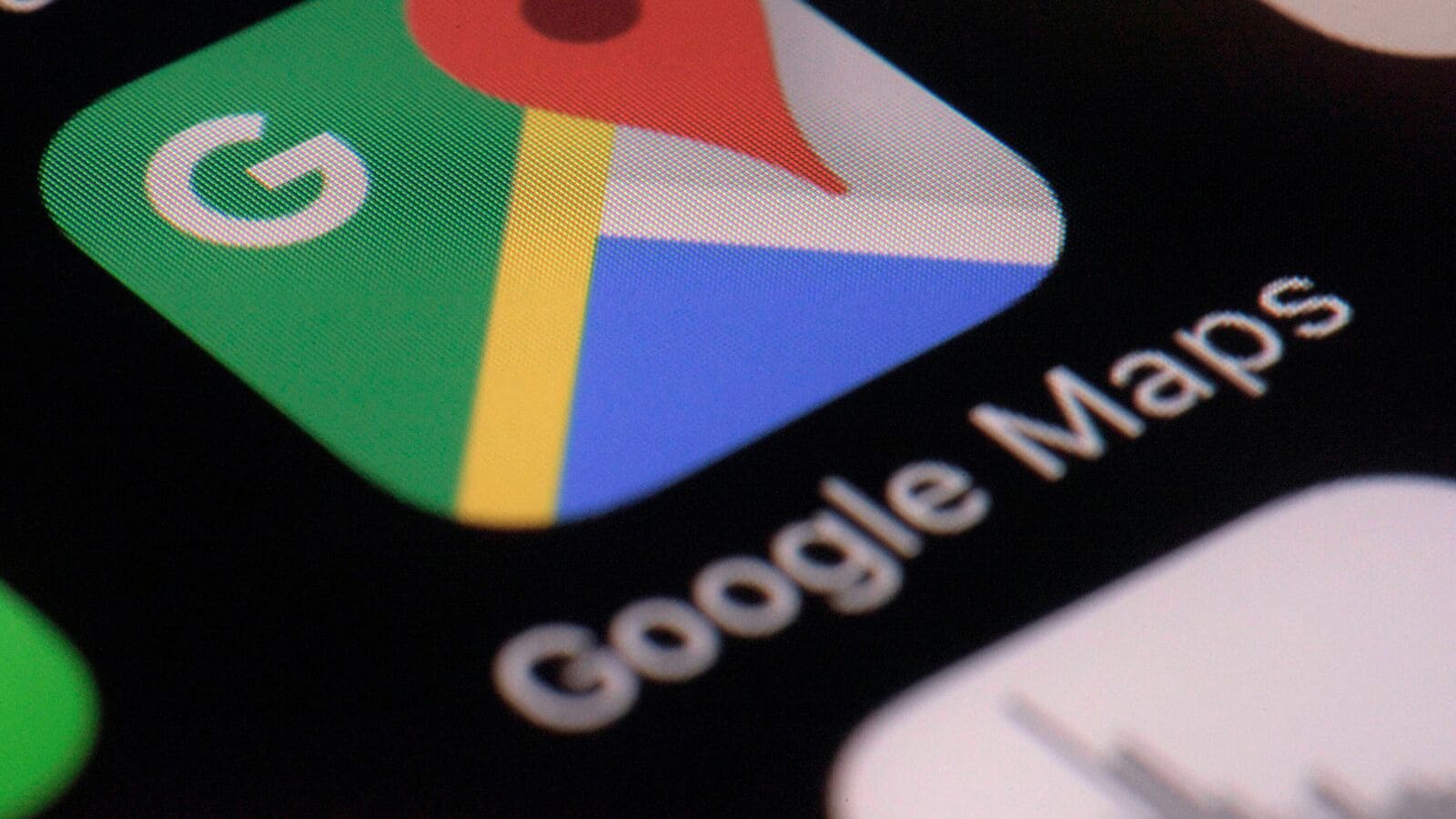 Google Maps gone wrong again? Traveller nearly drives into pond following GPS directions; netizens react