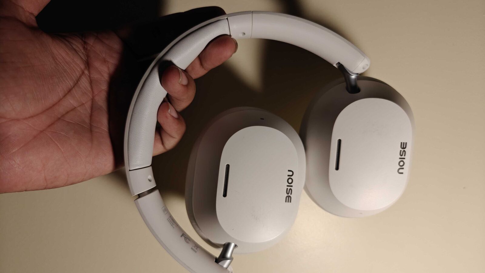Noise Airwave Max 5 review: Solid wireless headphones under ₹5,000, but do they stand out?