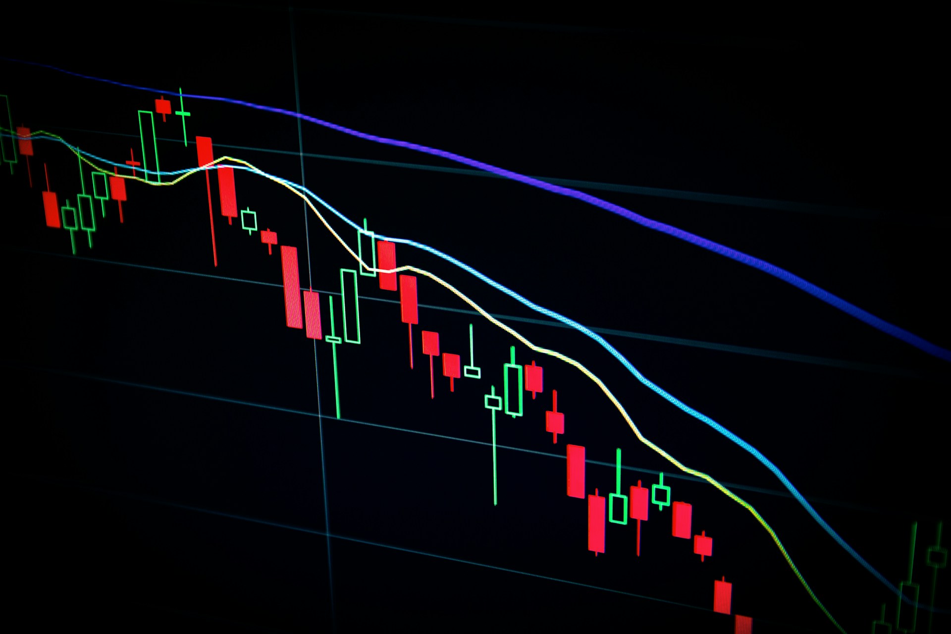 Not Time To Buy Yet? Bitcoin Faces Pressure As Standard Chartered Predicts Further 10% Drop