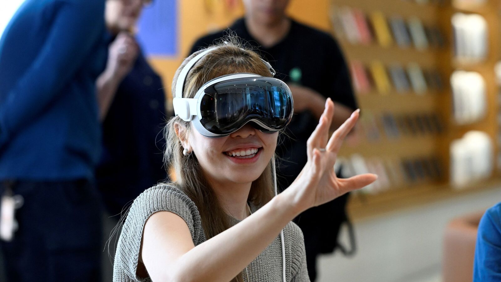 Apple’s Windows Vista moment? Analyst flags troubling trends with Vision Pro and Siri