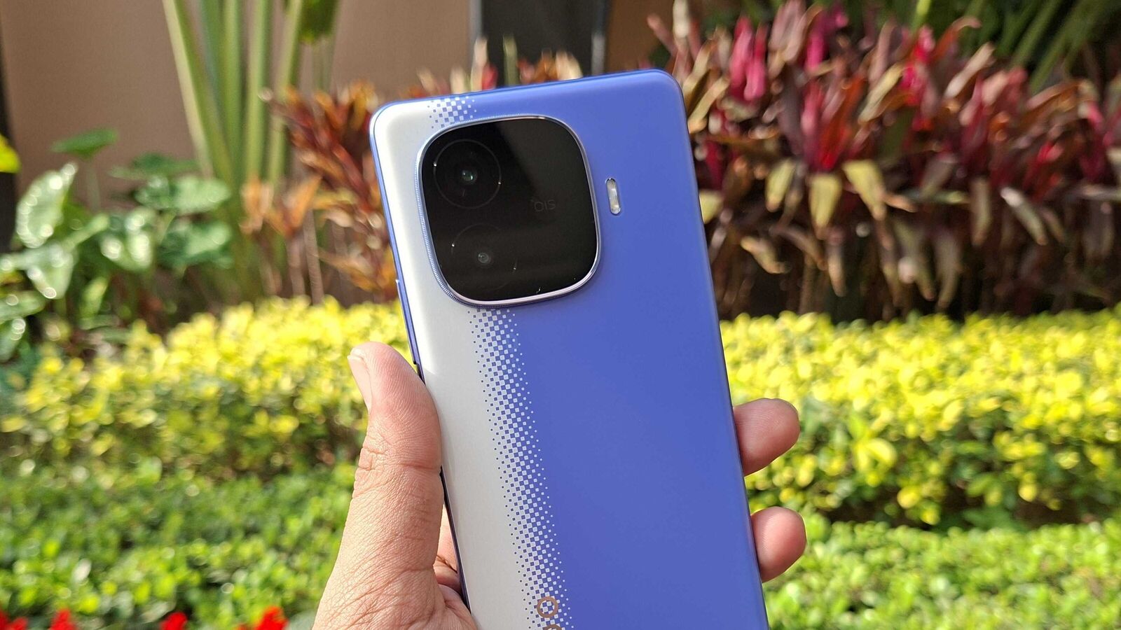 Best mobiles under ₹30,000 in March 2025: OnePlus 12R, iQOO Neo 10R, Poco X7 Pro and more
