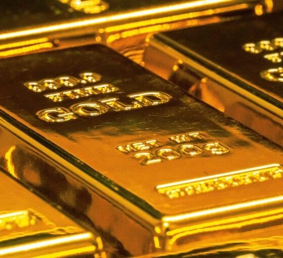 US Could Sell Gold, Tap Treasury Funds to Build Bitcoin Reserve: Standard Chartered