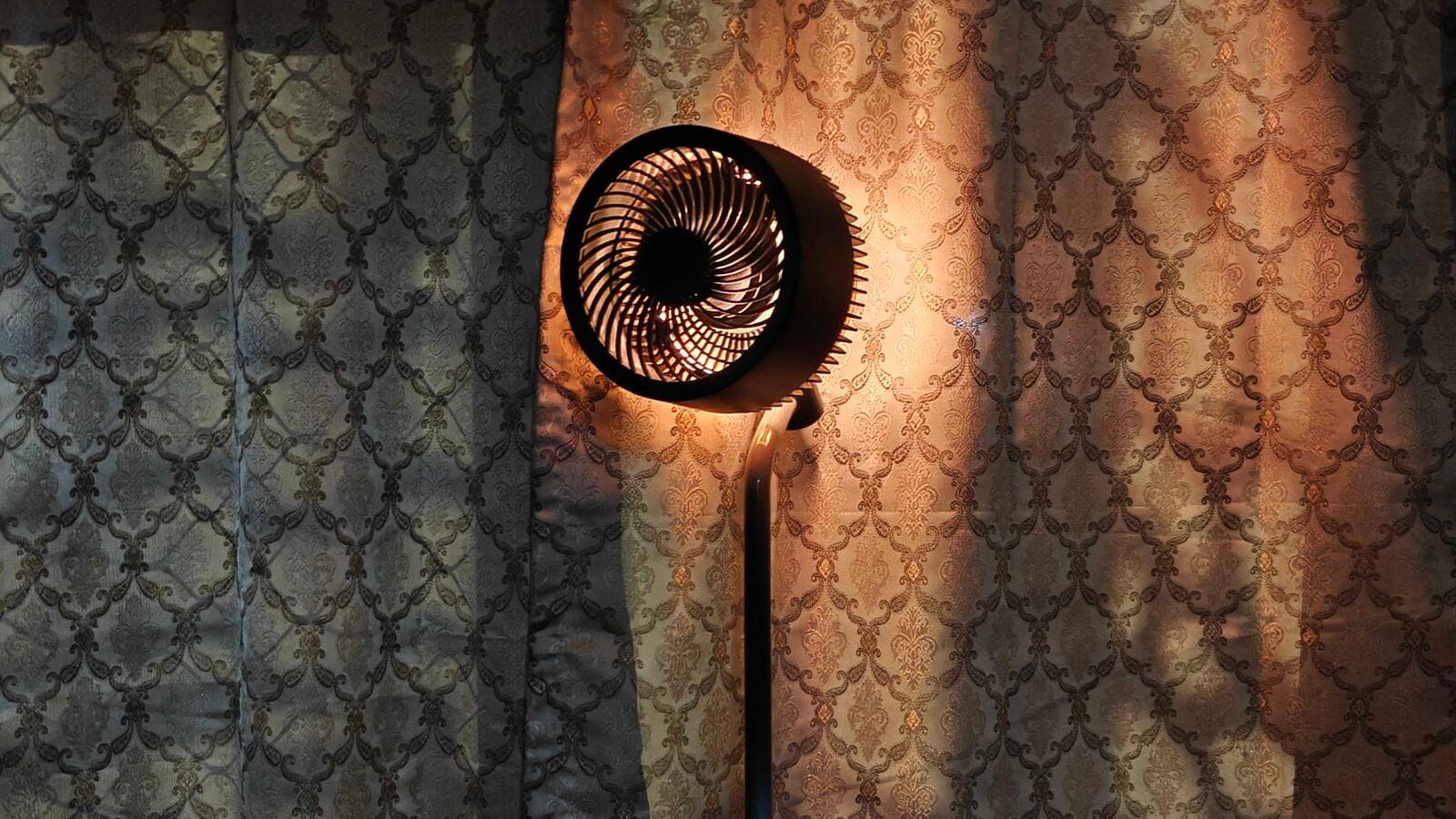 A smart fan and a night lamp in one? The Nuuk Halo 3D fan mostly nails it