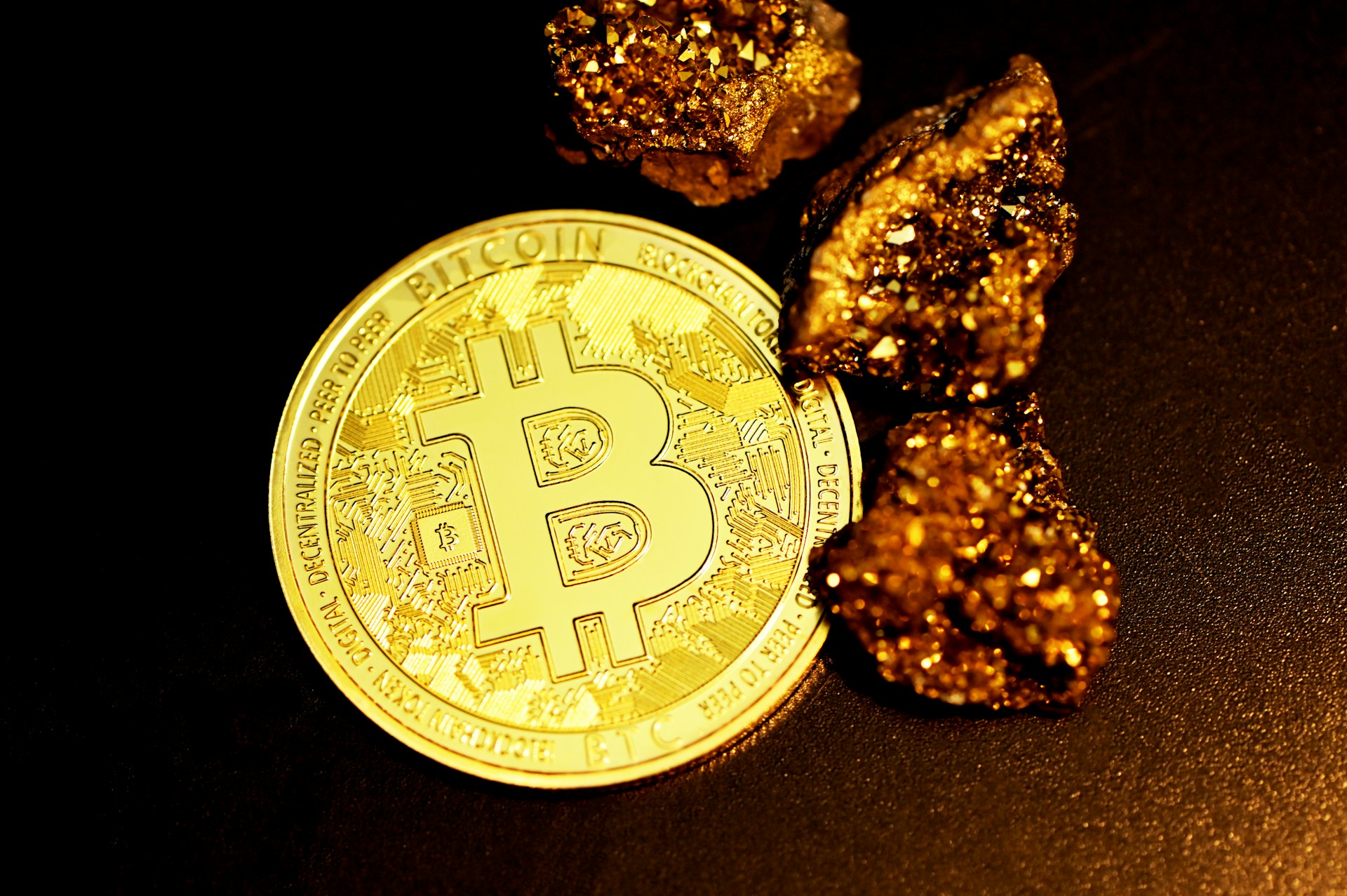 Bitcoin Following Gold’s Footsteps? Analyst Sets Mid-Term Target At $155,000