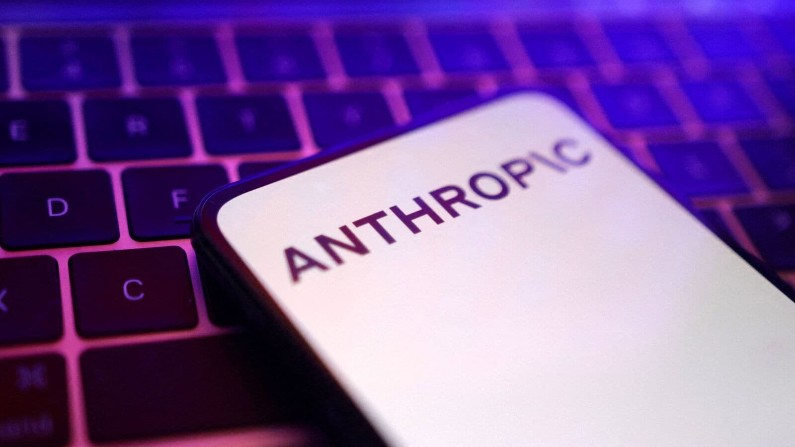 Anthropic CEO: AI could be more factually reliable than people in structured tasks