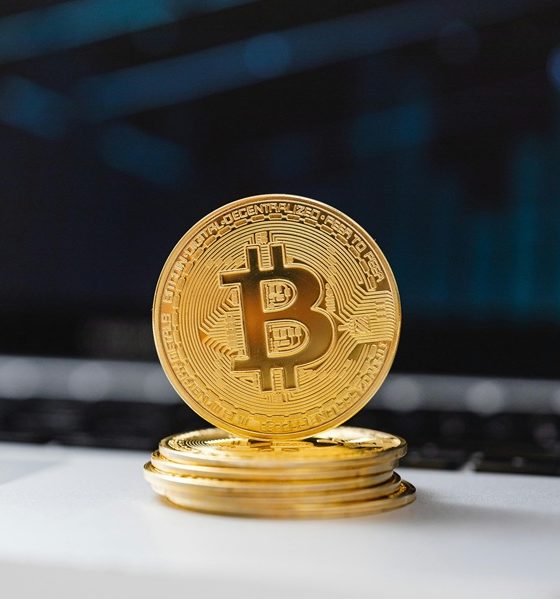 Bitcoin Stabilizes at $104,000 Mid-Range as Market Eyes Next Breakout