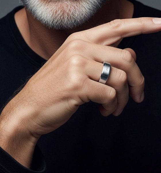 Why are people choosing smart rings over smartwatches in 2025