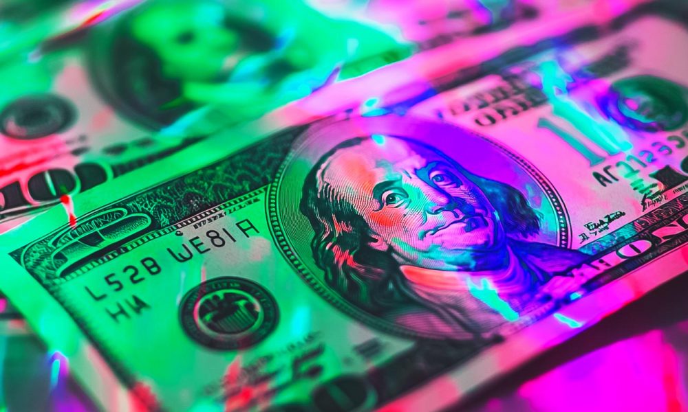 Bank Insider Reportedly Forges Names and Fills Out Fake Withdrawal Slips, Drains $75,000 From Accounts of Eight Customers