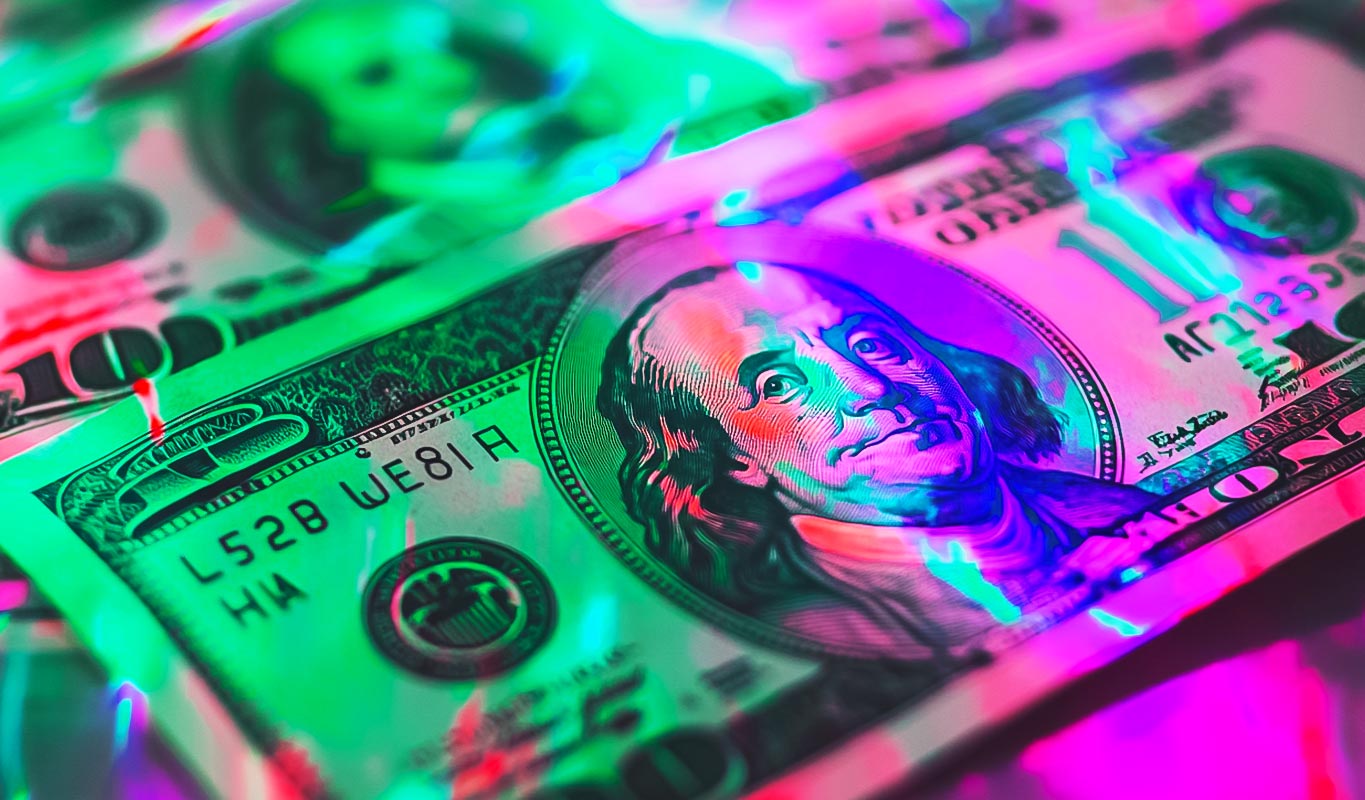 Bank Insider Reportedly Forges Names and Fills Out Fake Withdrawal Slips, Drains $75,000 From Accounts of Eight Customers