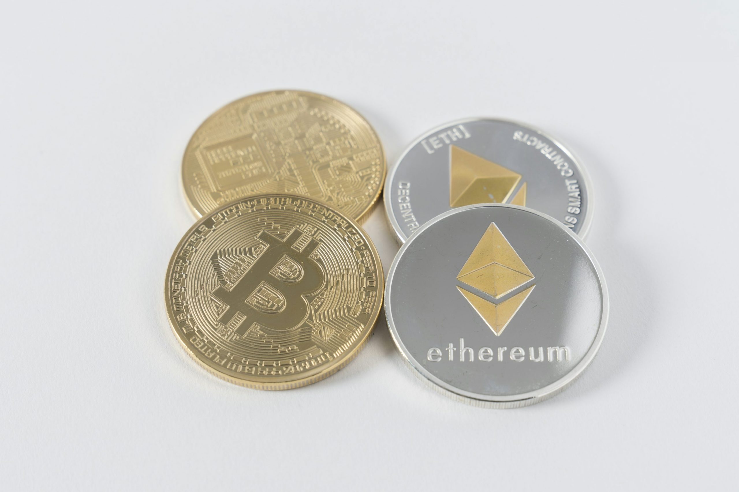 ETH and BTC ETFs Reverse Gains with $291M in Outflows Ahead Of New Week