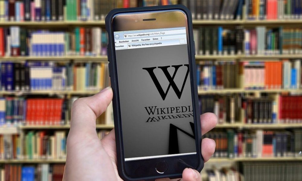 Wikipedia loses 8% of human traffic as generative AI and social platforms change user habits