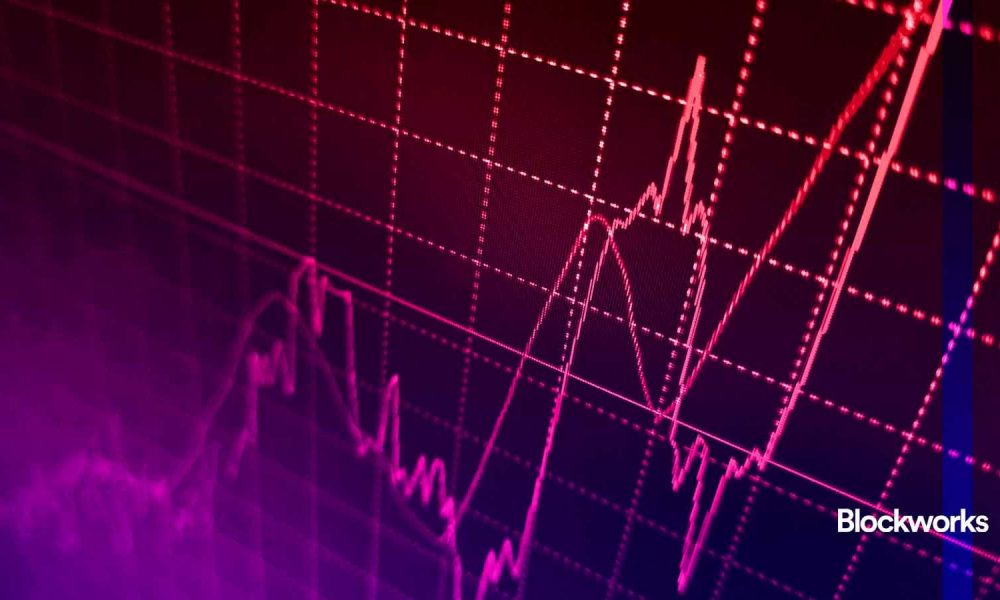 Crypto flashes red as ETF flows reverse