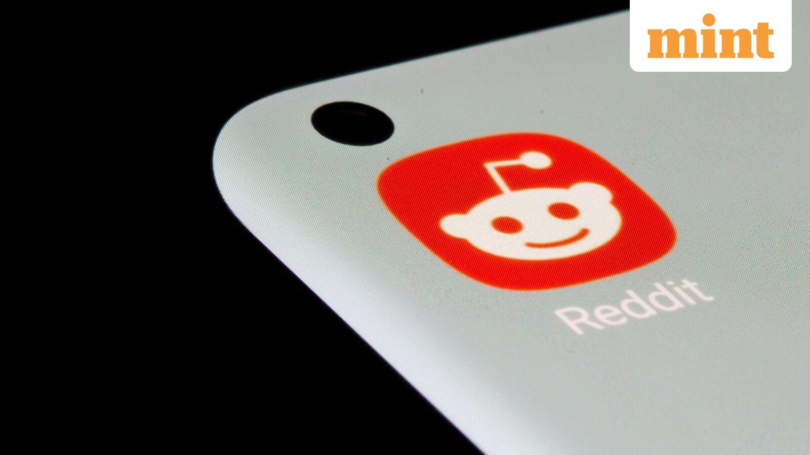 Reddit outage hits thousands of users globally, company acknowledges issue