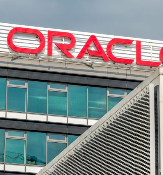 Oracle Stock Drops by More Than Half Amid AI Concerns