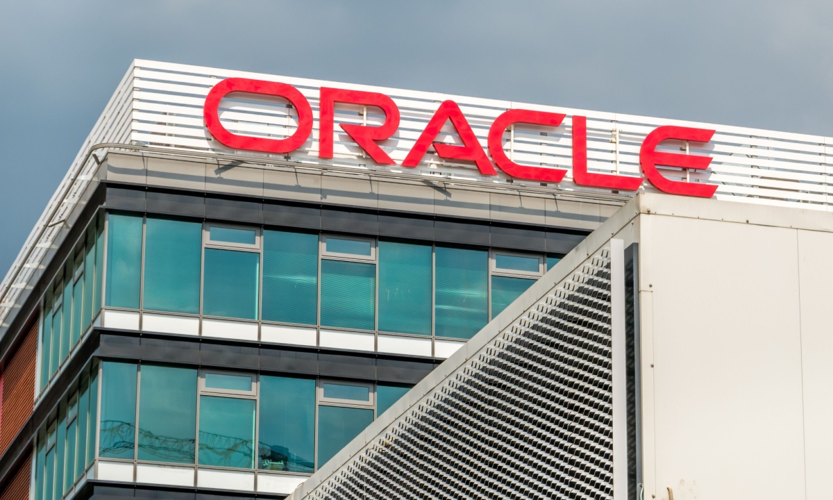 Oracle Stock Drops by More Than Half Amid AI Concerns