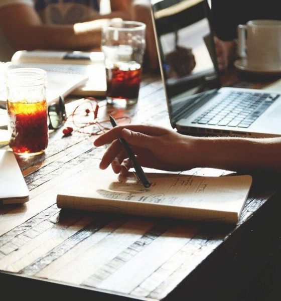 Revolutionize your team meetings, even offline.