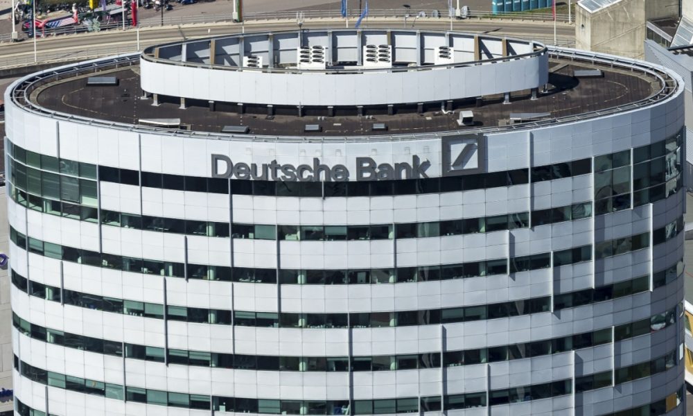 Deutsche Bank Warns Software Debt Faces AI Threat