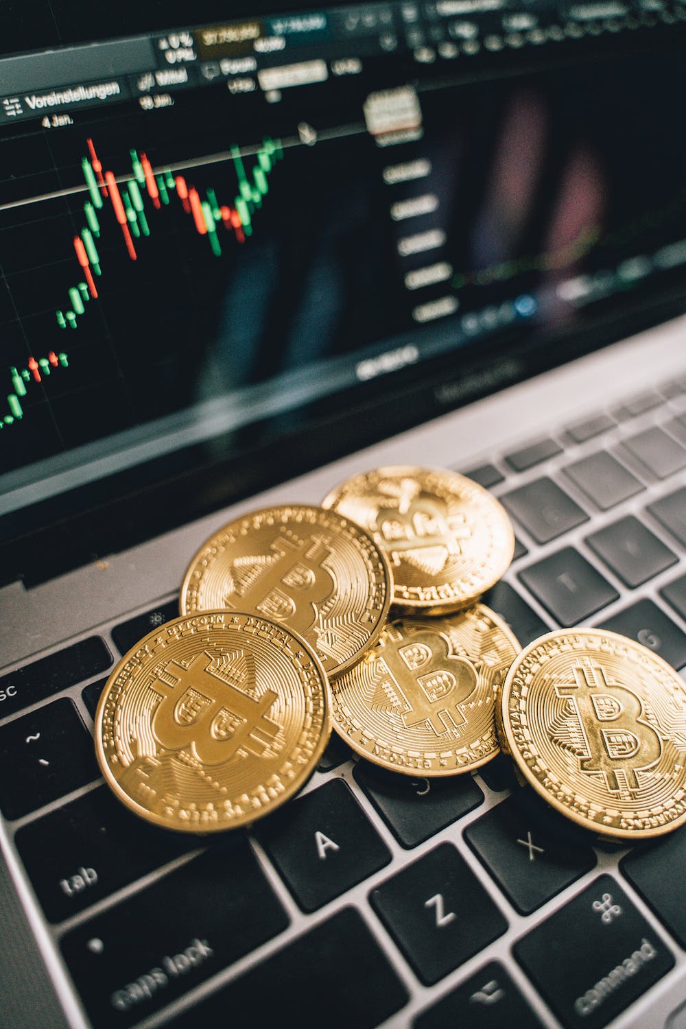 US Spot Bitcoin ETFs Log $1.79 Billion Weekly Net Outflows